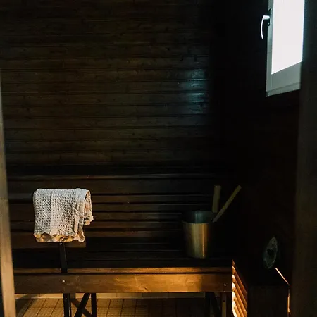 Cozy Close To The Center And River Semesterbostad